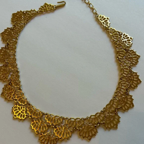Vintage Trifari Gold Floral Necklace - Picture 5 of 7